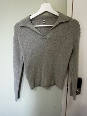 Washable Ribbed Knit Polo Sweater V neck UNIQLO XS light green- Never worn
